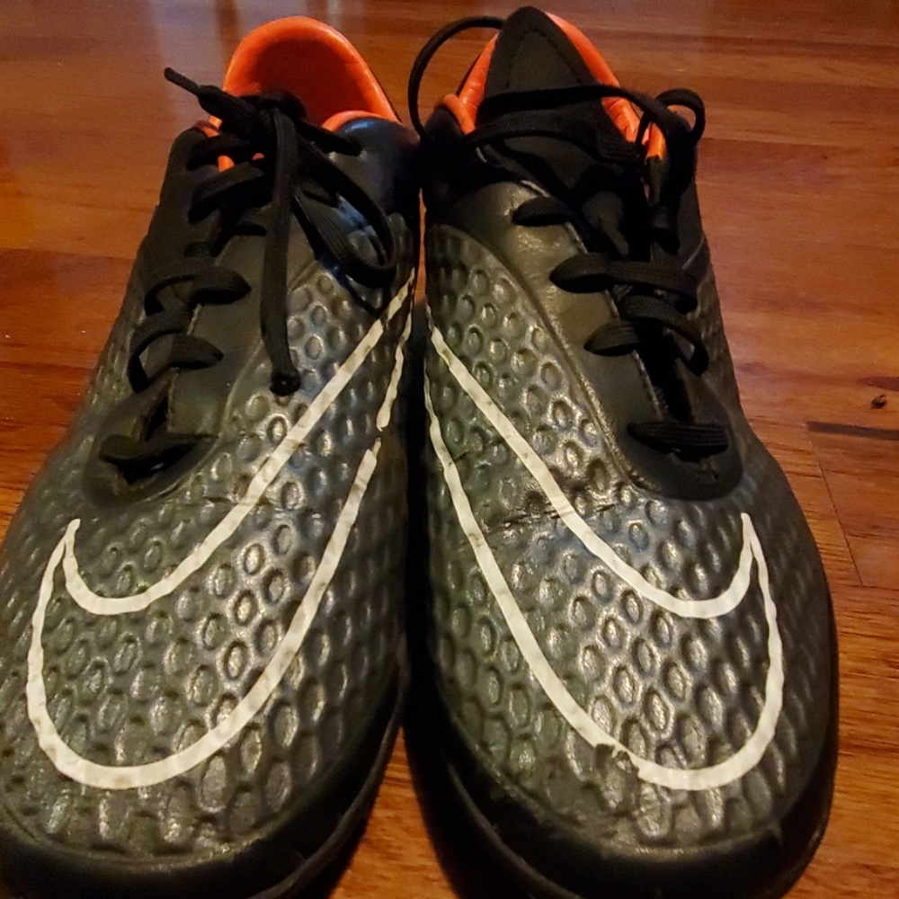 Nike indoor soccer shoes 9
